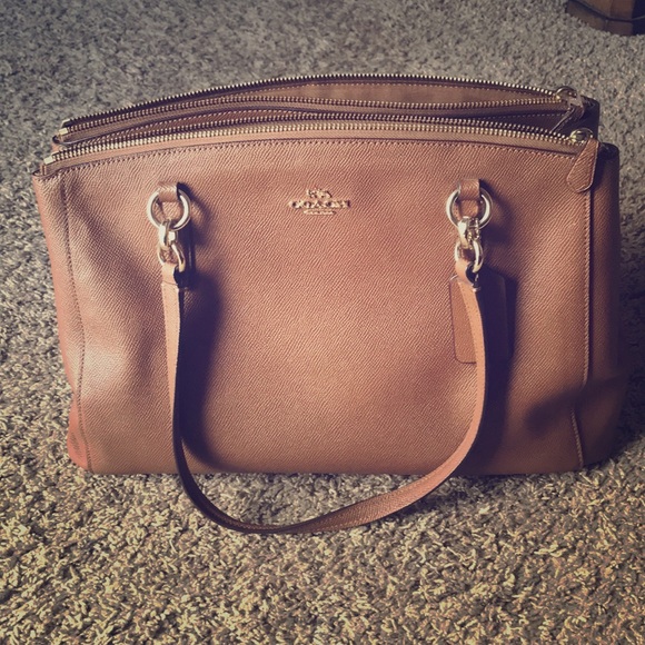 Coach Handbags - EUC Coach purse tote...tan color....beautiful bag!